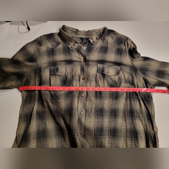 TORRID Green Plaid Studded Button Down Top Size 2 - Picture 9 of 10